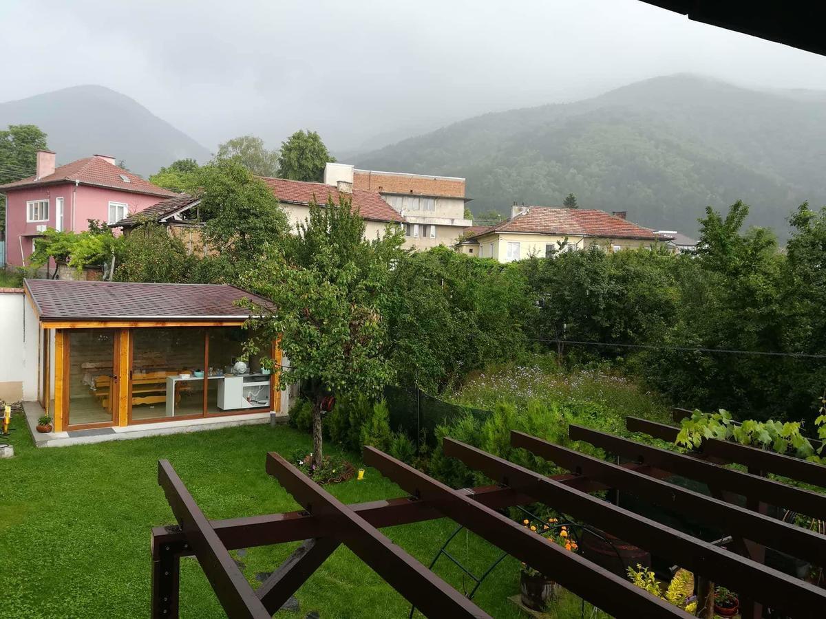 Guest House Vasilena ساباريفا بانيا المظهر الخارجي الصورة